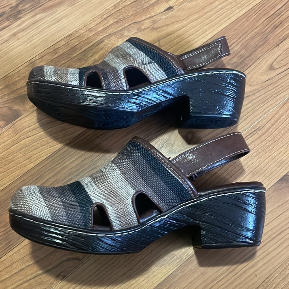 b.ø.c. Women’s  Dark Brown Canvas Lyza Clog size 9